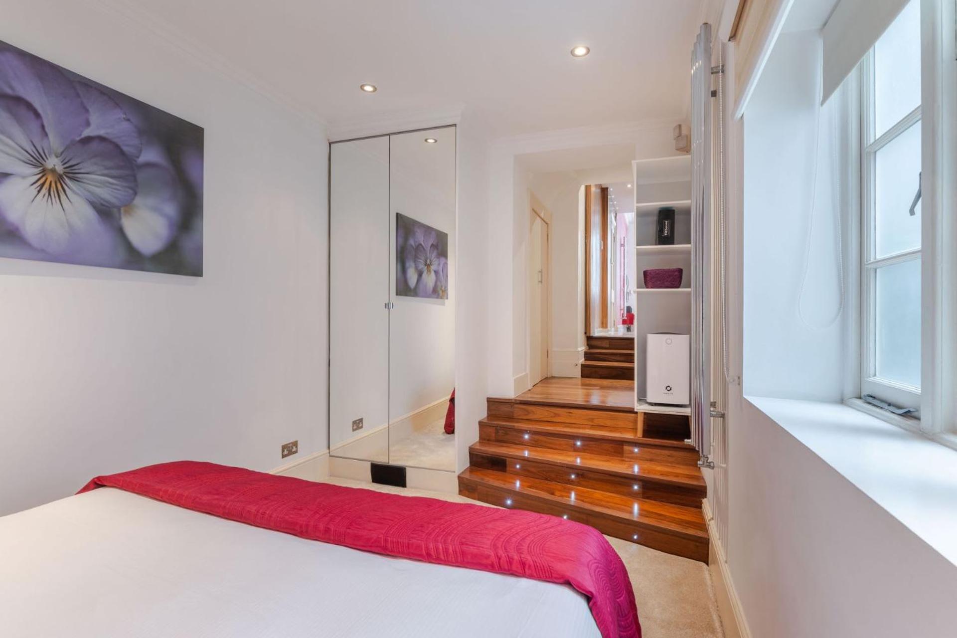 The "Red Room Apartment" - Fitzrovia - By Frankie Says London Exterior foto